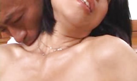 Schneller Blowjob einer Blondine zu ihrem nerdigen Bruder