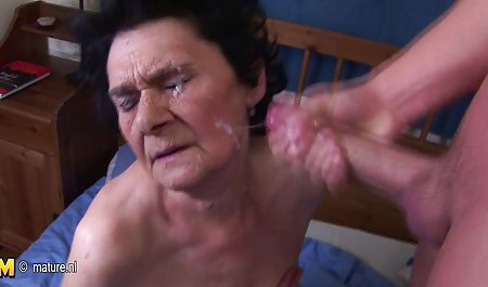 Schau dir diese reiche Fotze an! Dieses reife Paar saugt die ganze Milch des Jungens
