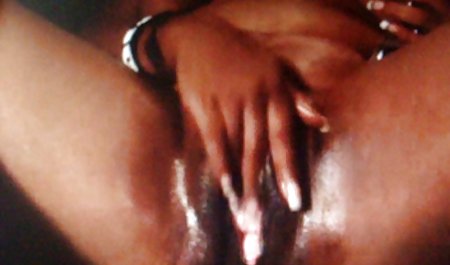 Schulmädchen Orgasmus mit Dildo blasen
